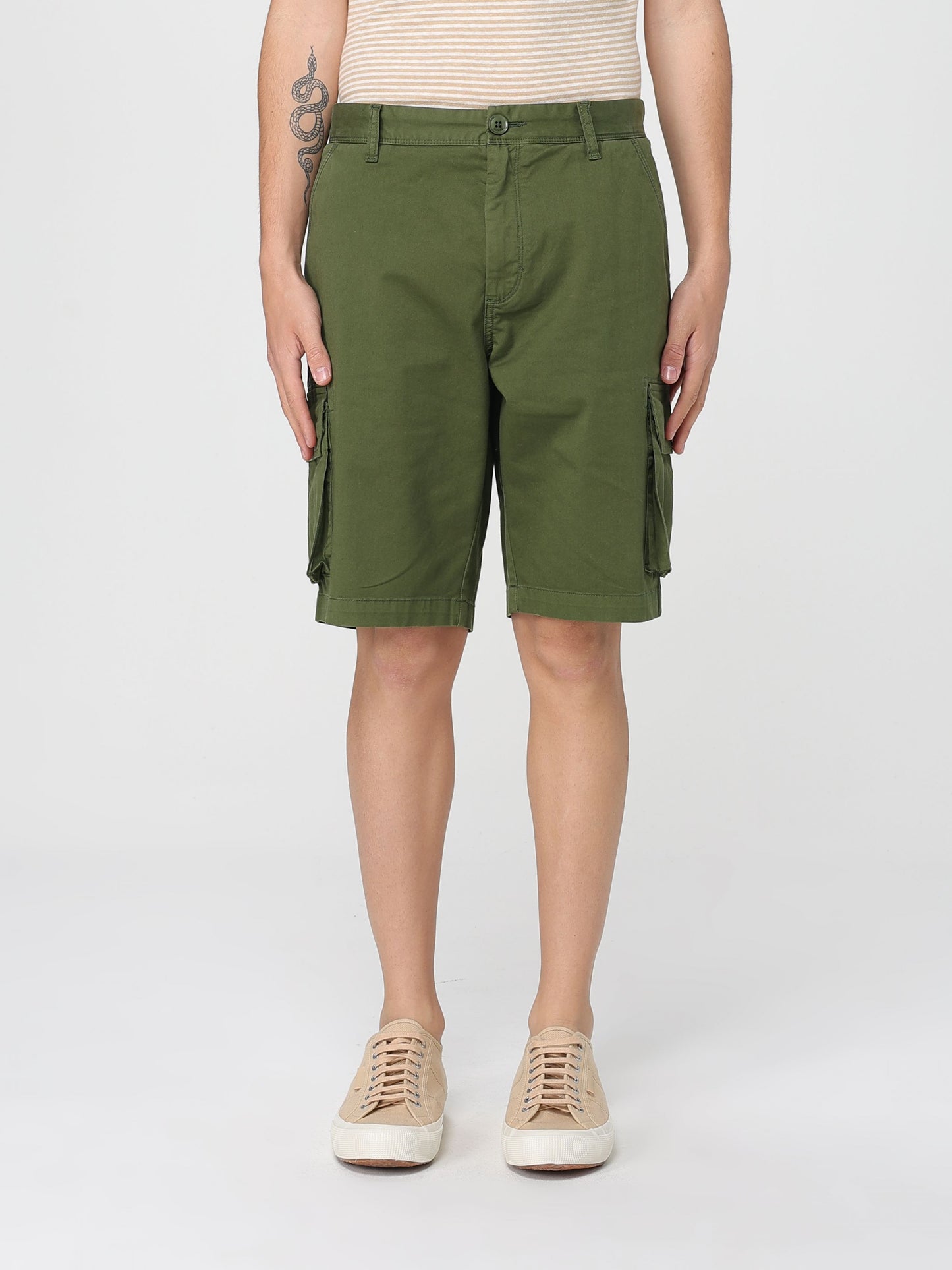 Short cargo pocket