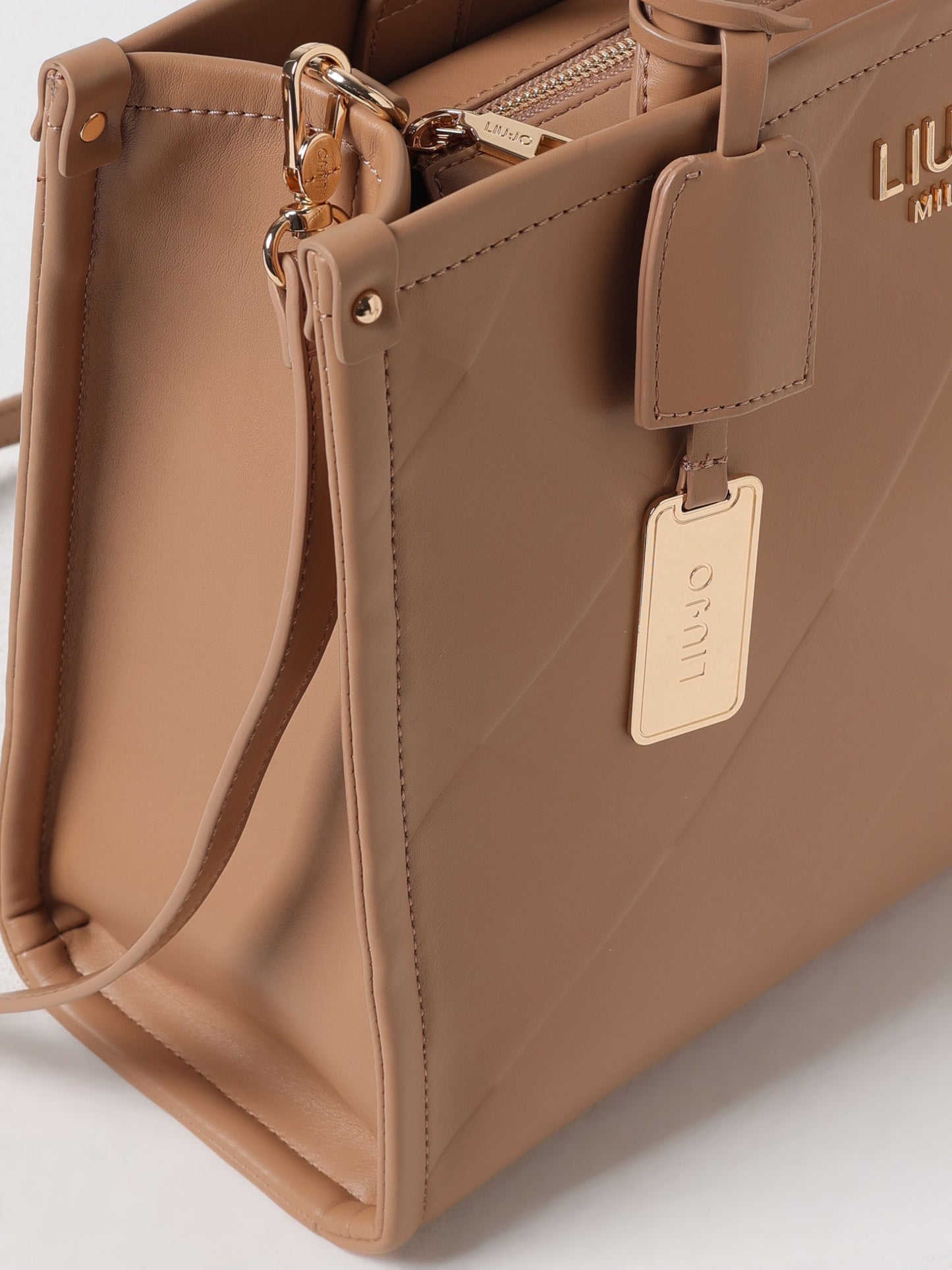Ecs m tote