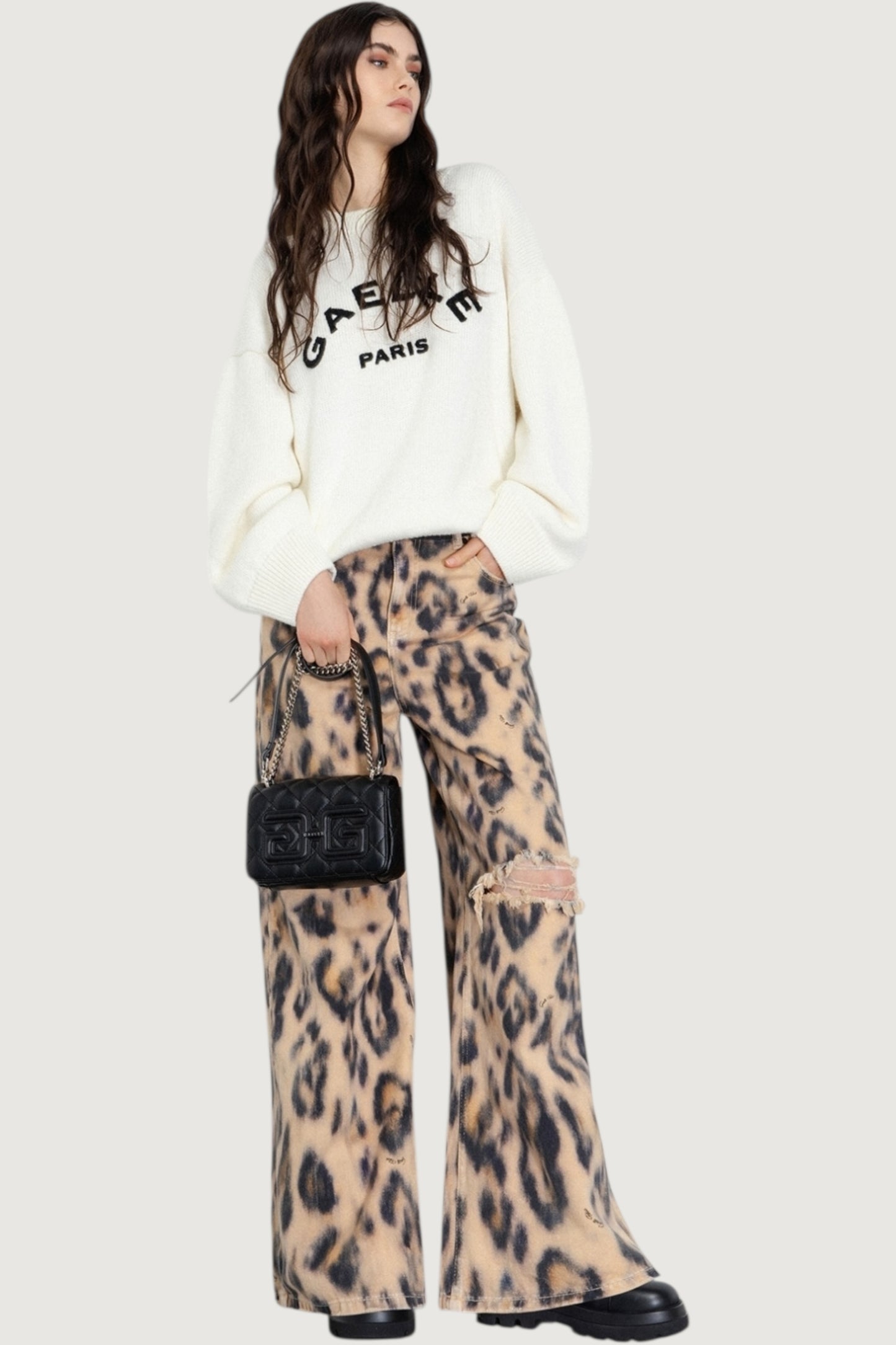 Pullover con logo ricamato