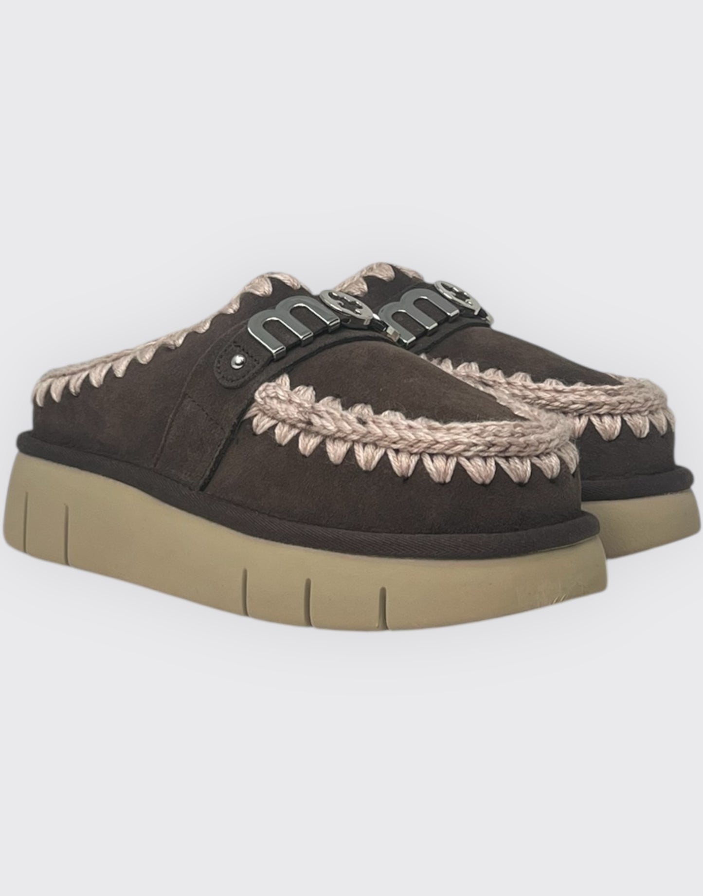 Bounce clog metal logo