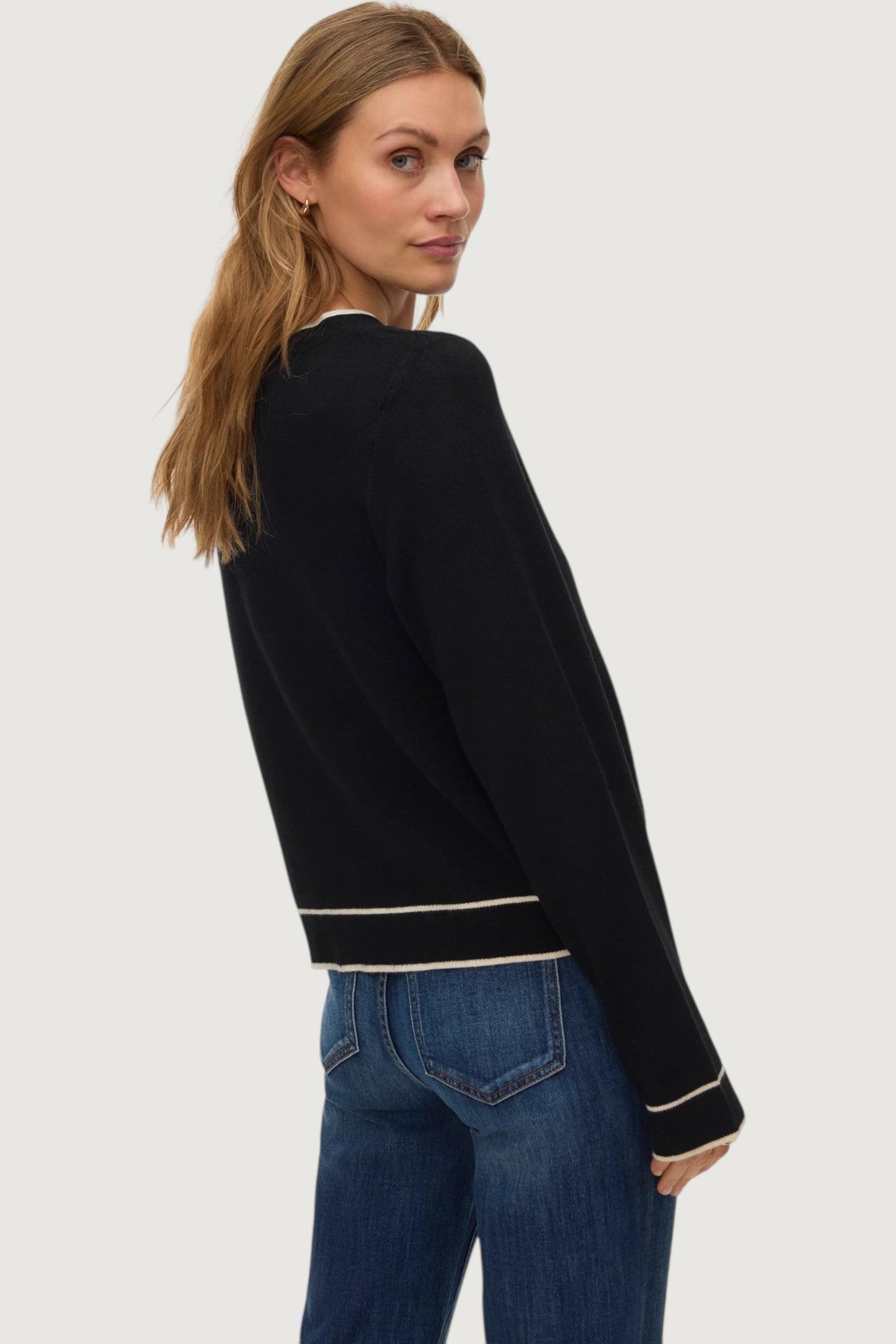 Gold neck contrast pull