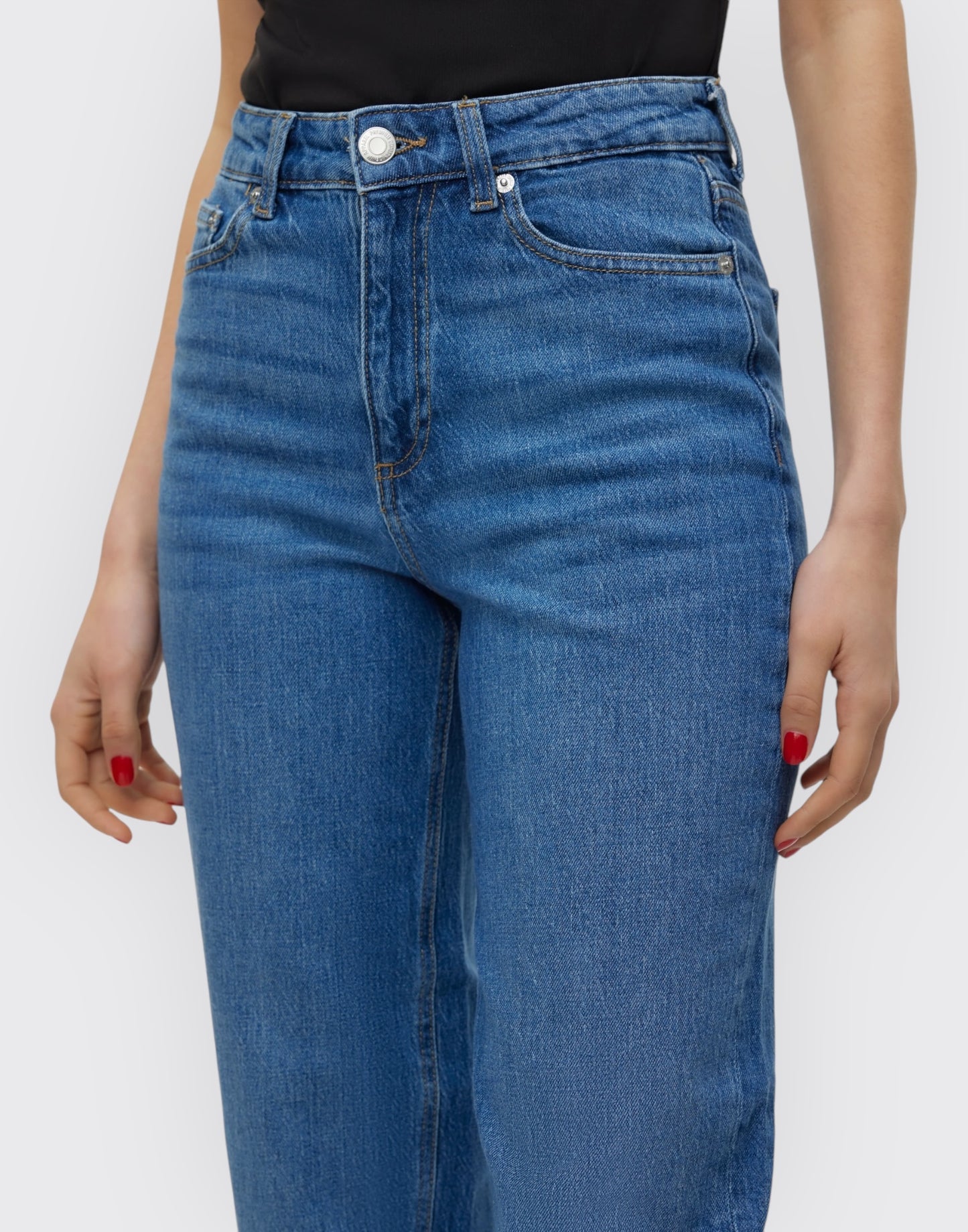 Tessa mom jeans