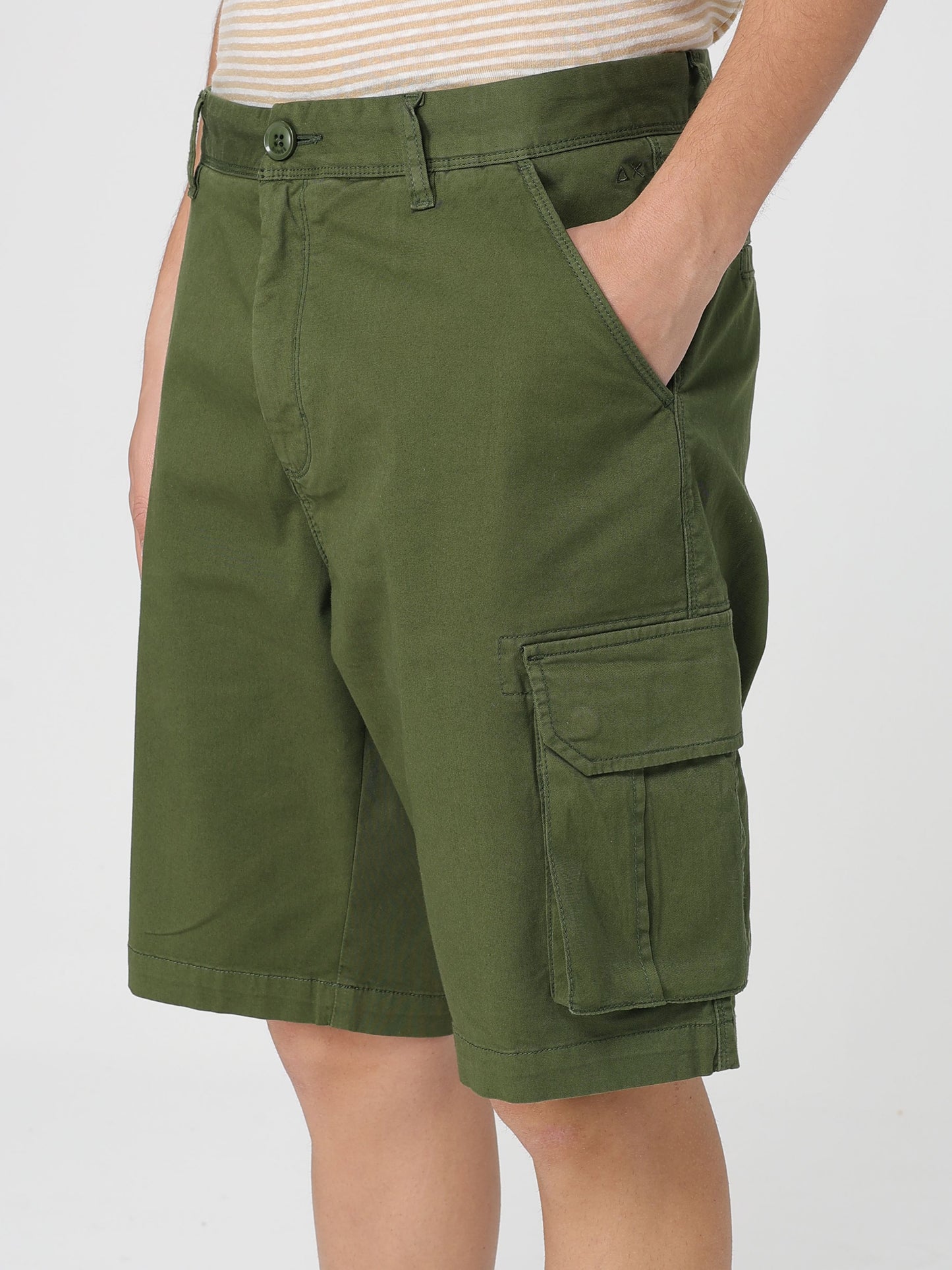 Short cargo pocket