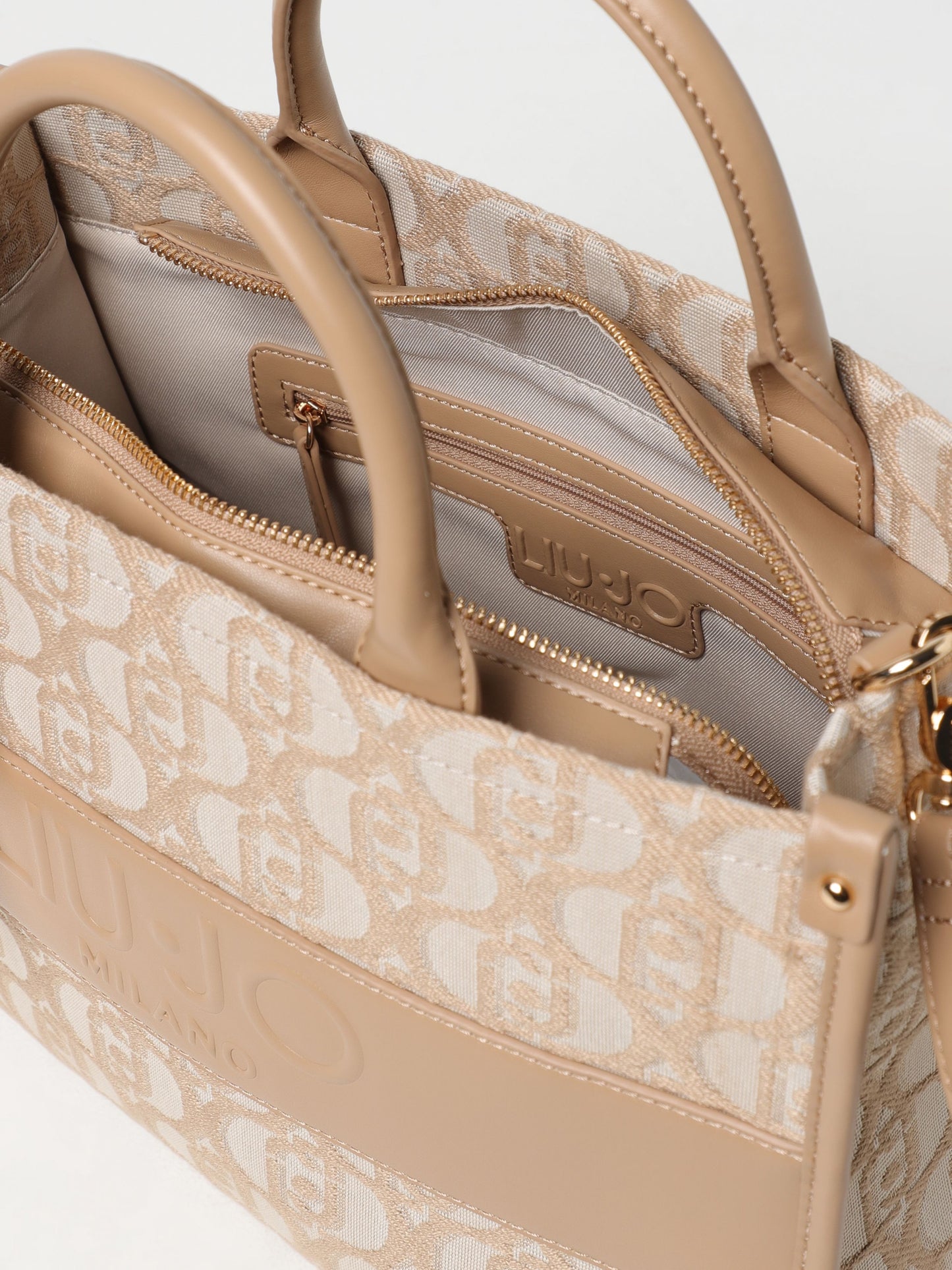 M tote