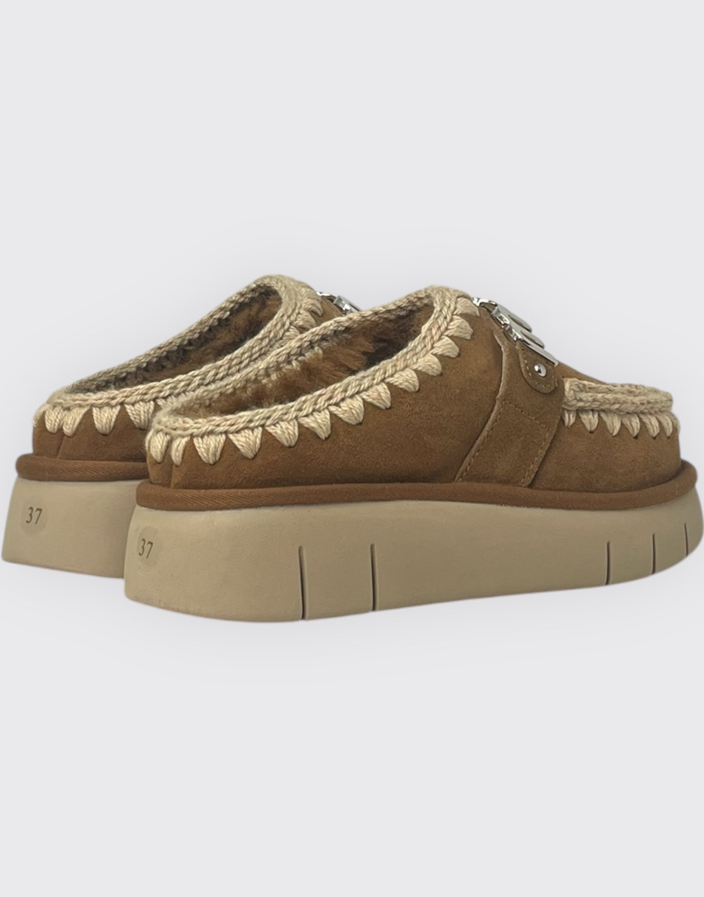 Bounce clog metal logo