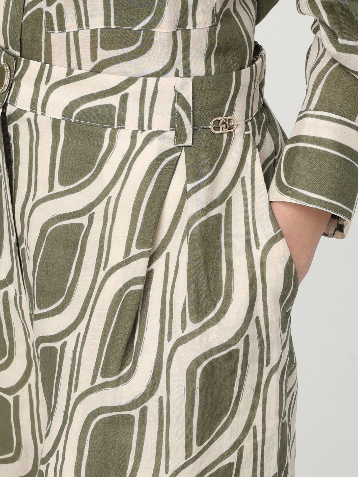 Pant. ts nav lungo