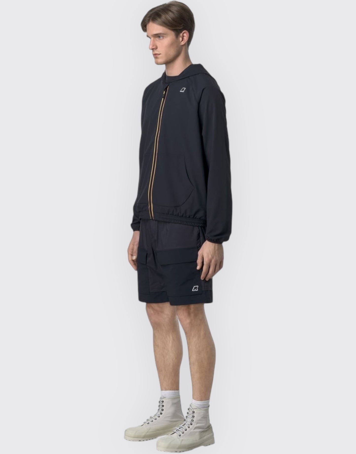 Pantaloni corti sportivi da uomo blu con design fu
