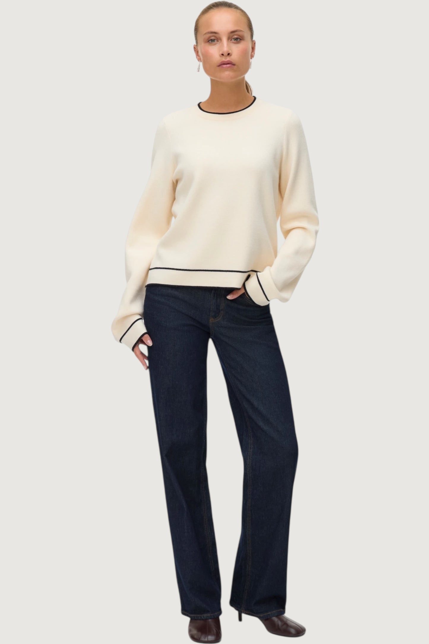 Gold neck contrast pull