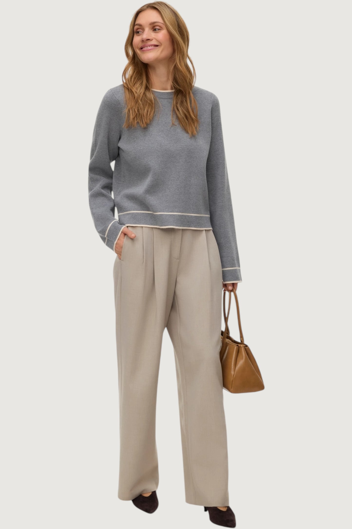 Gold neck contrast pull