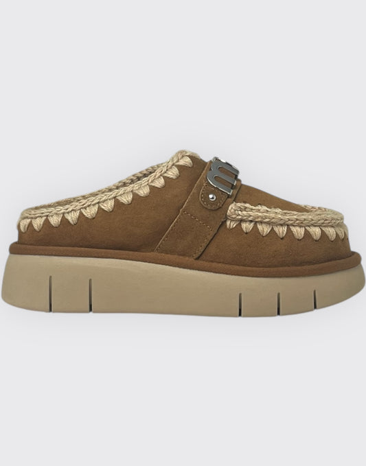 Bounce clog metal logo
