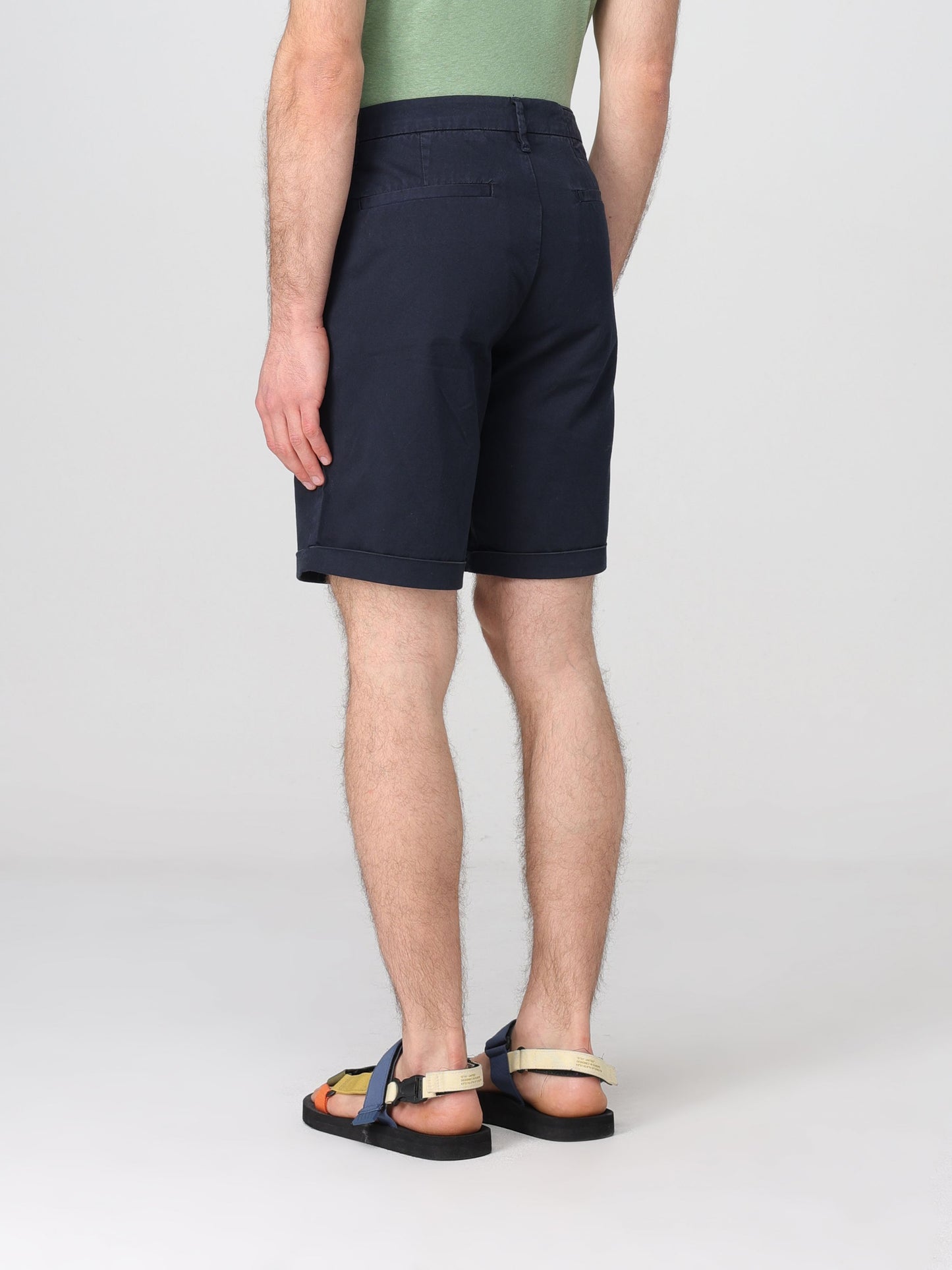 Short chino