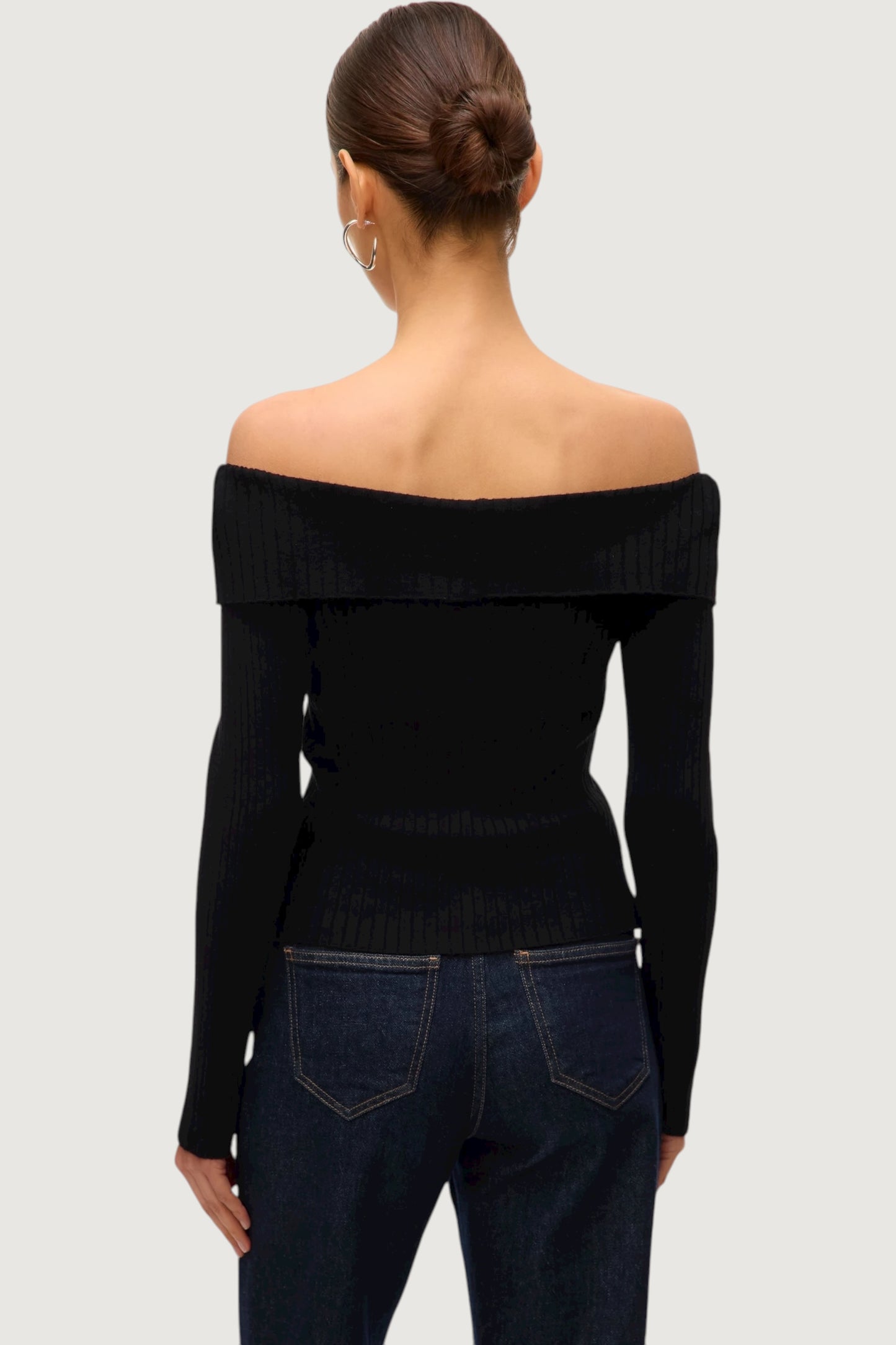 Sia off shoulder pull