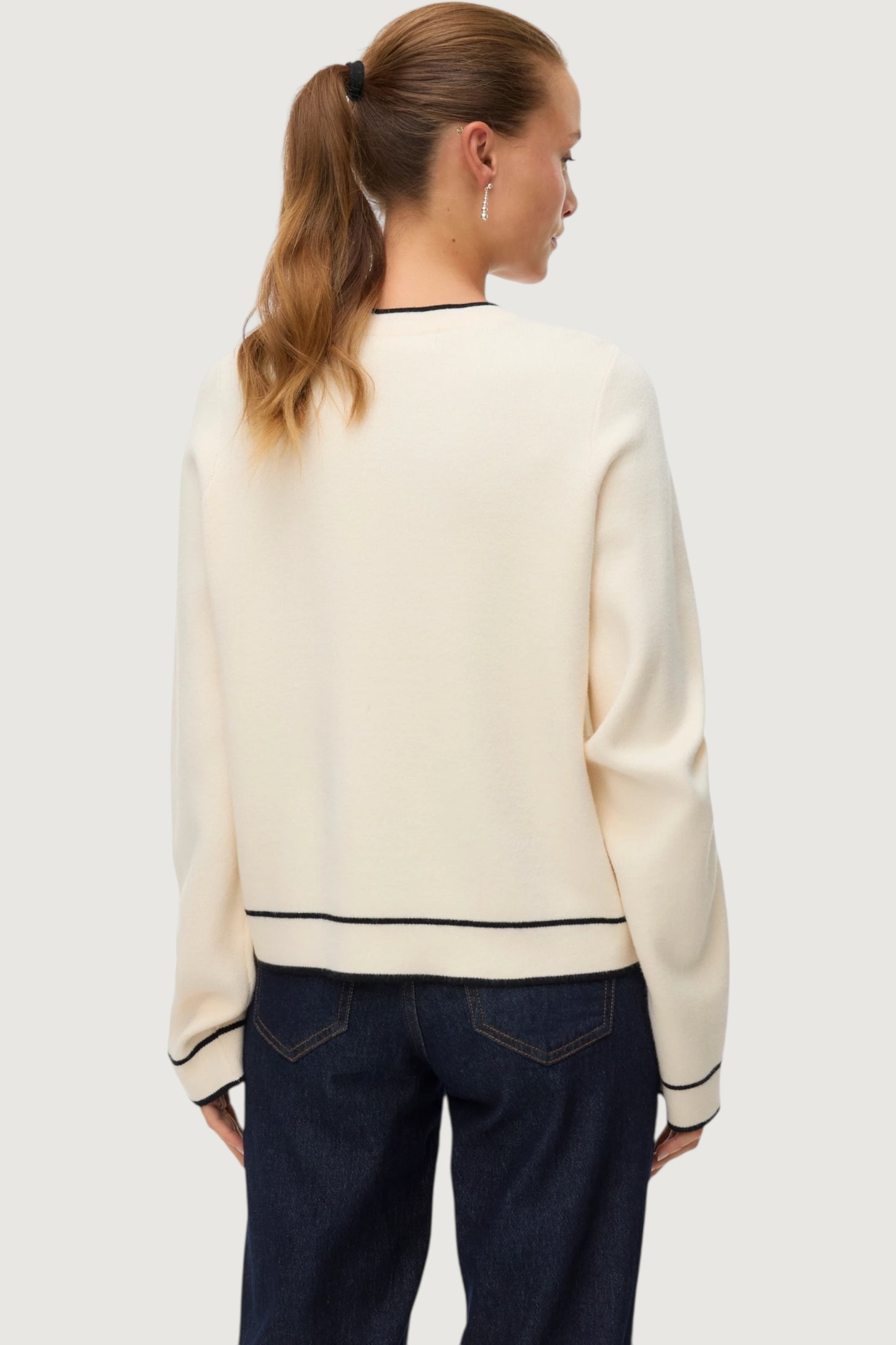 Gold neck contrast pull