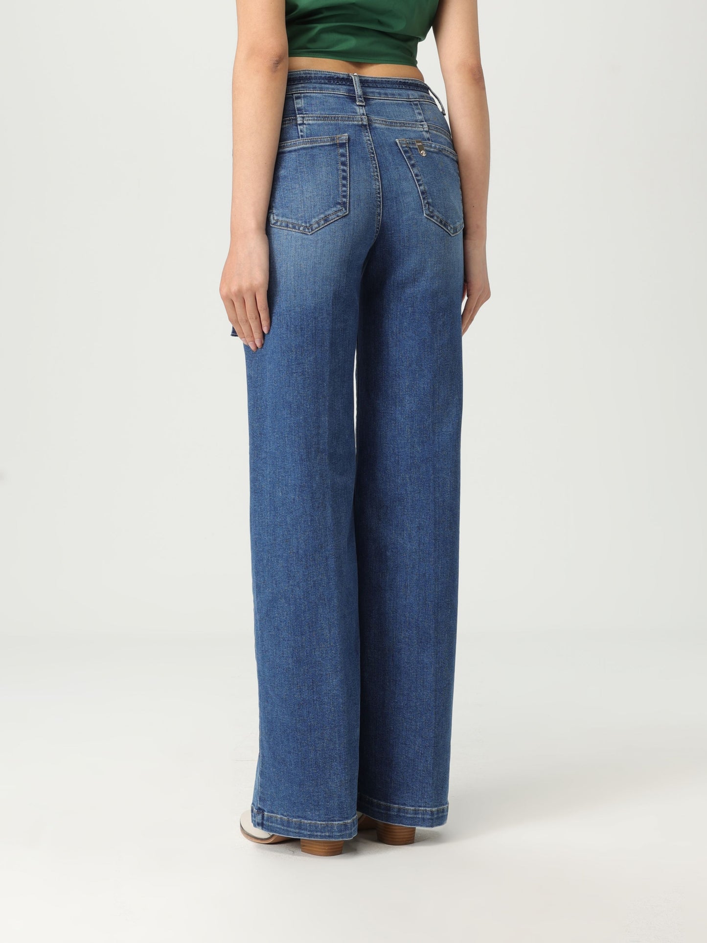 B. up. good flare h.w.