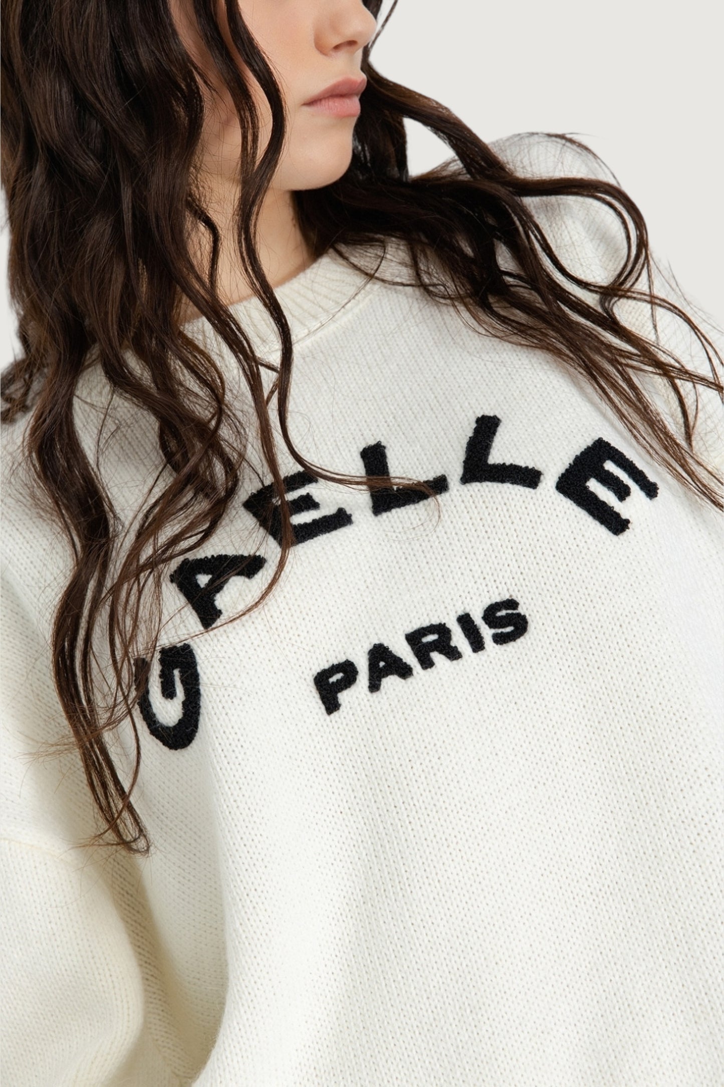 Pullover con logo ricamato