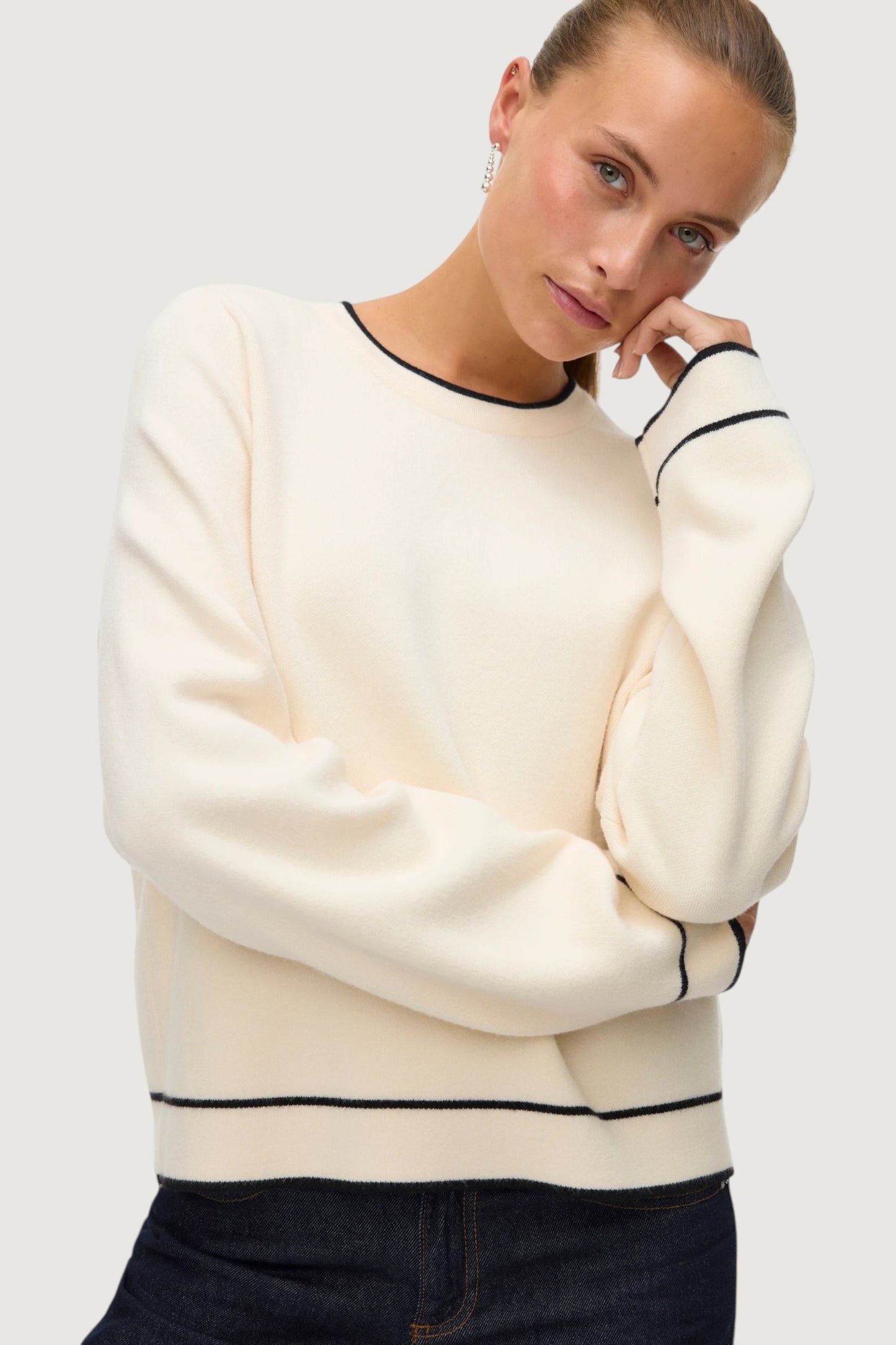 Gold neck contrast pull