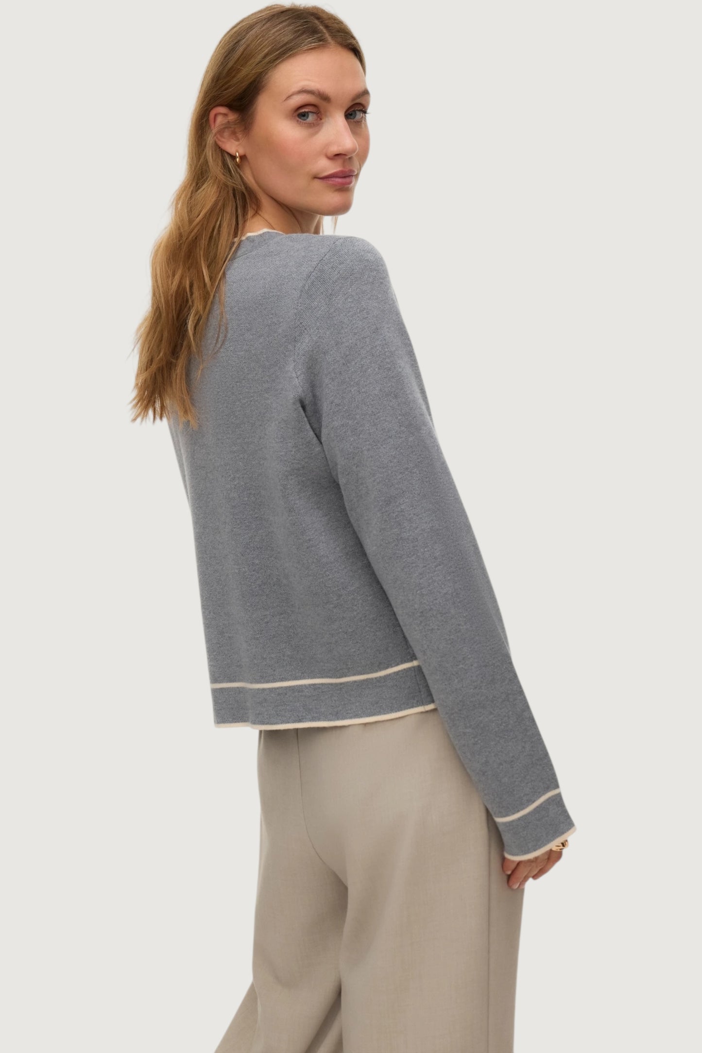 Gold neck contrast pull