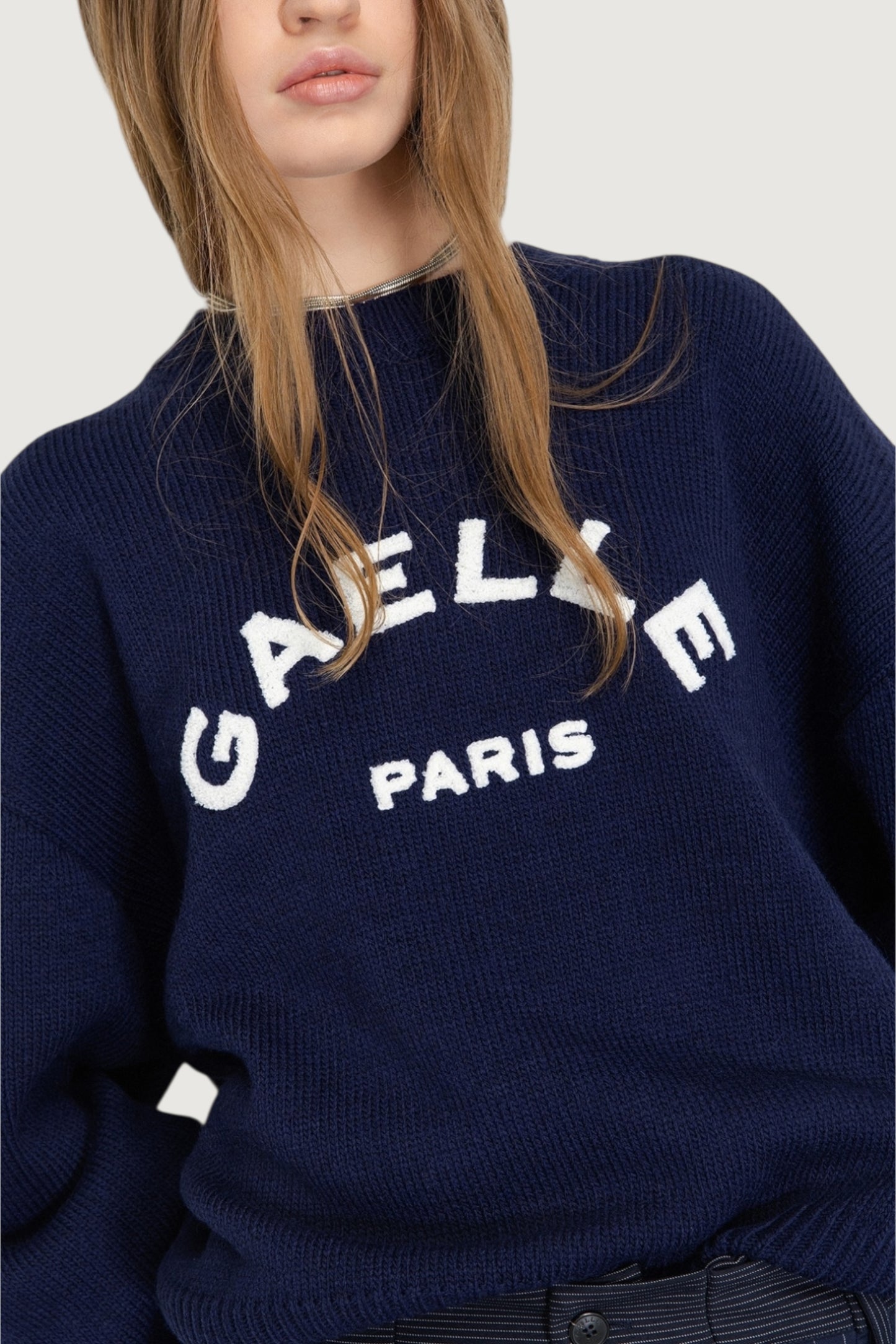 Pullover con logo ricamato