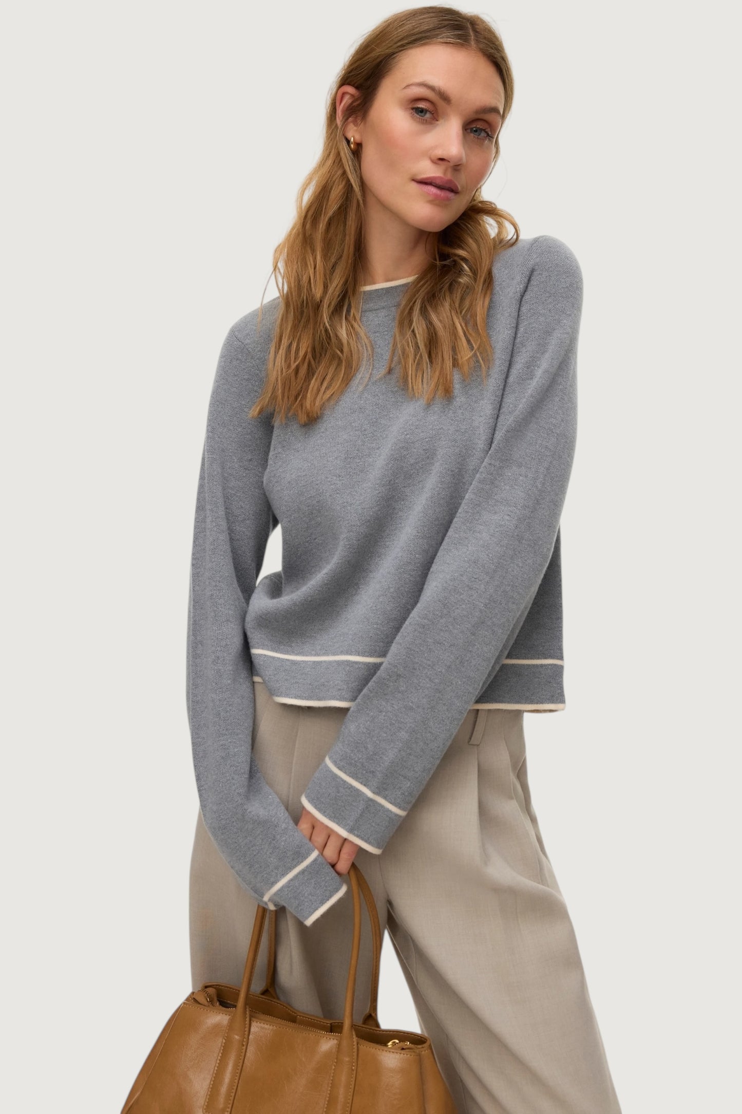 Gold neck contrast pull