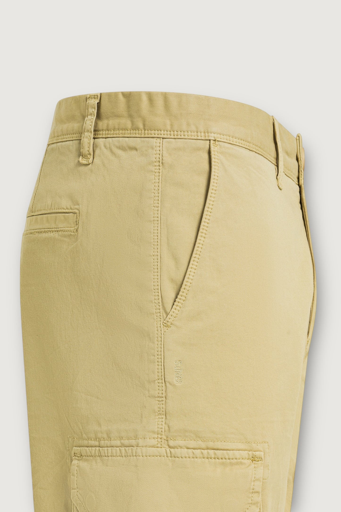 Short cargo pockeet