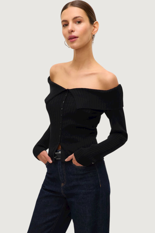 Sia off shoulder pull