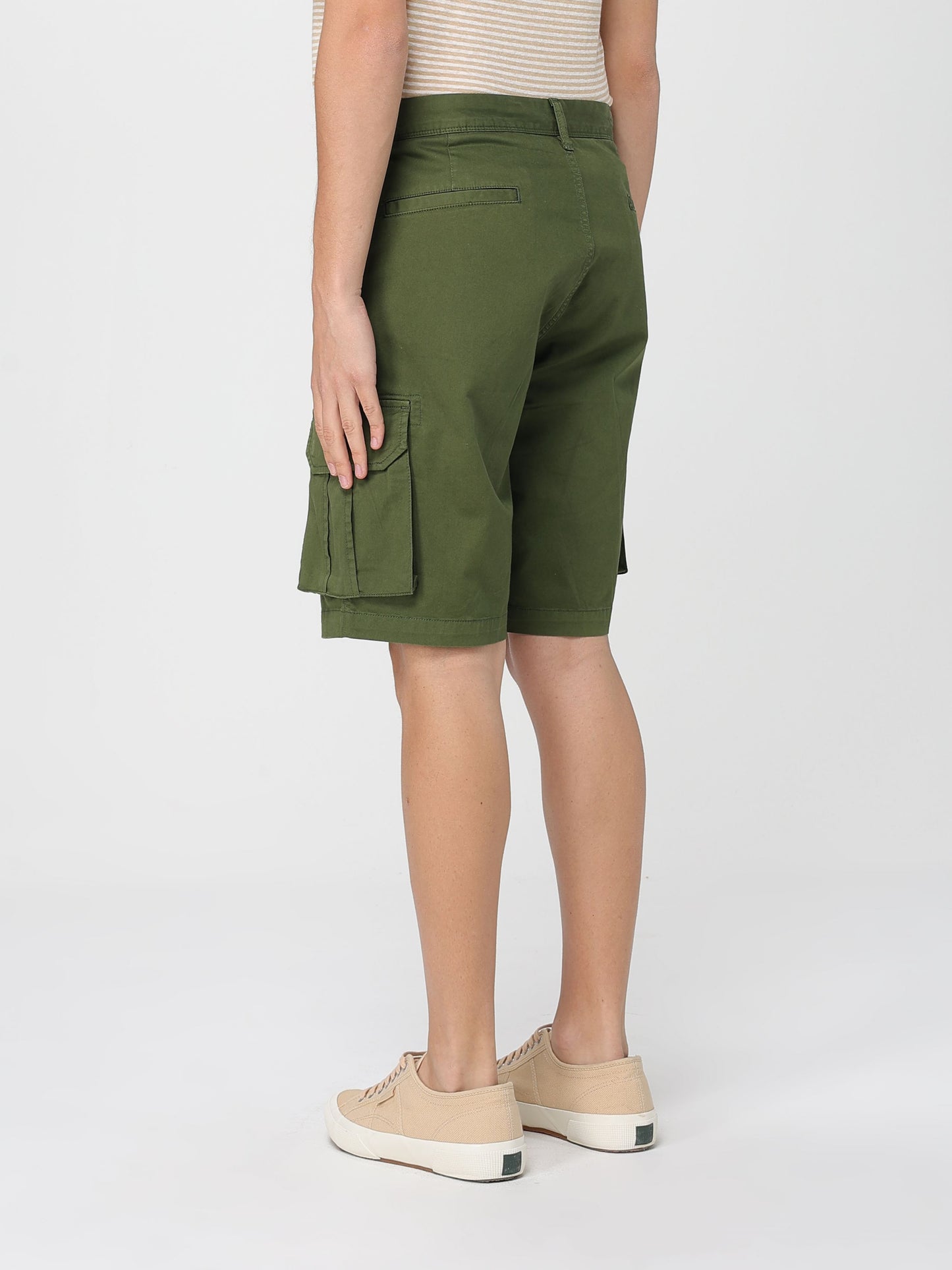Short cargo pocket