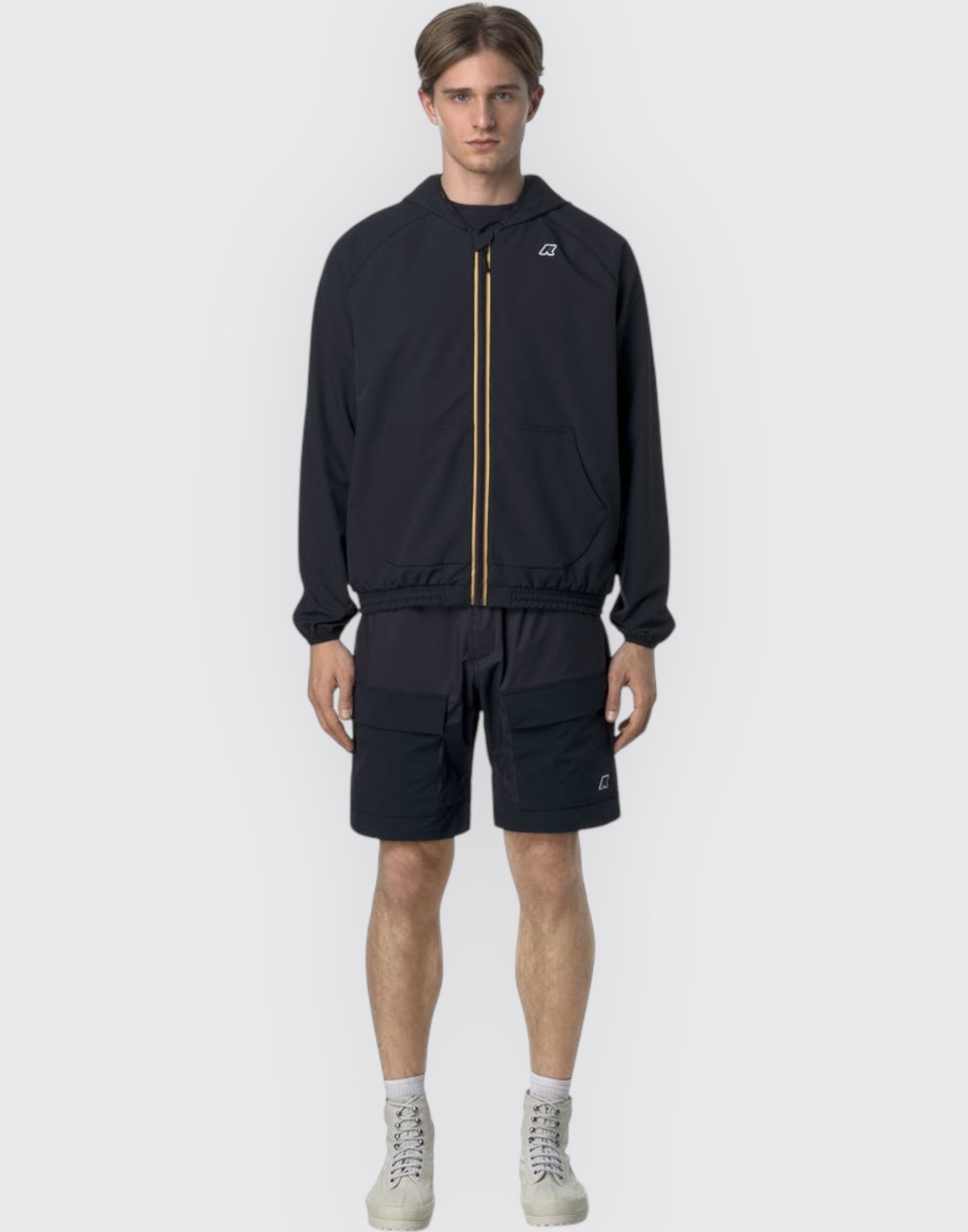 Pantaloni corti sportivi da uomo blu con design fu
