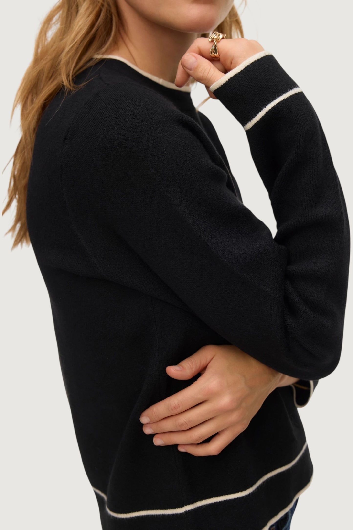 Gold neck contrast pull