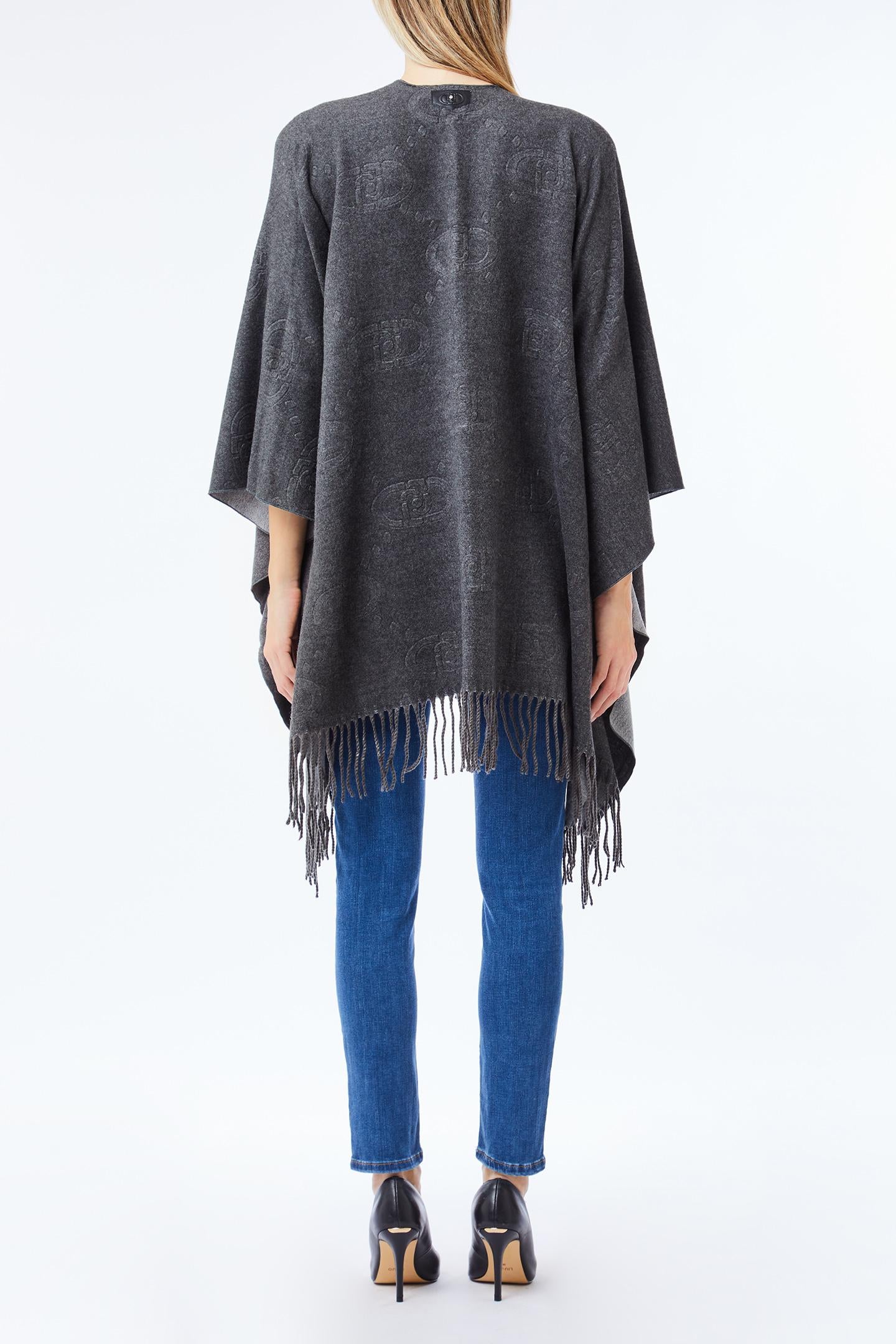 Poncho embossed