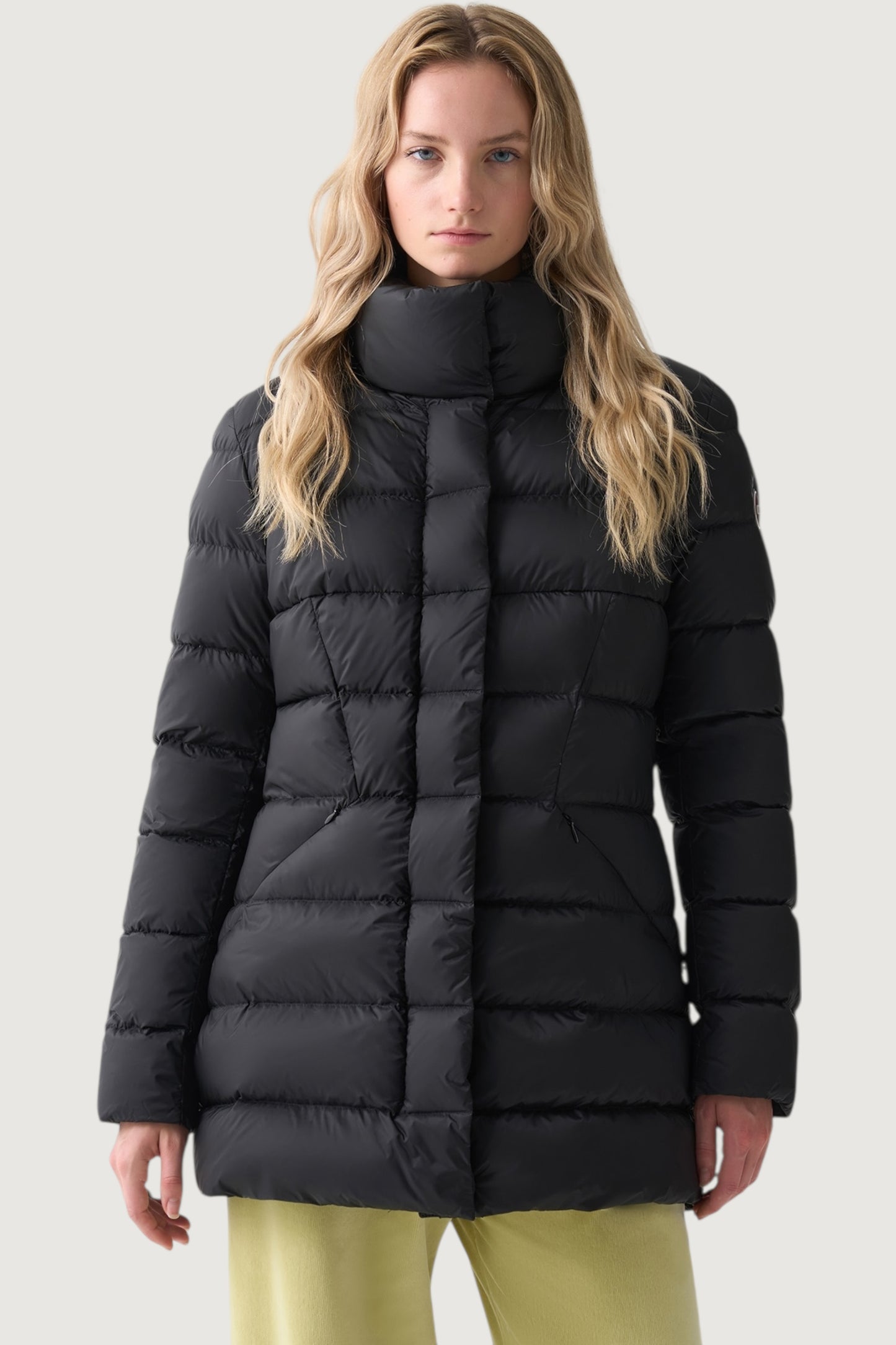 Piumino collo alto sfiancato