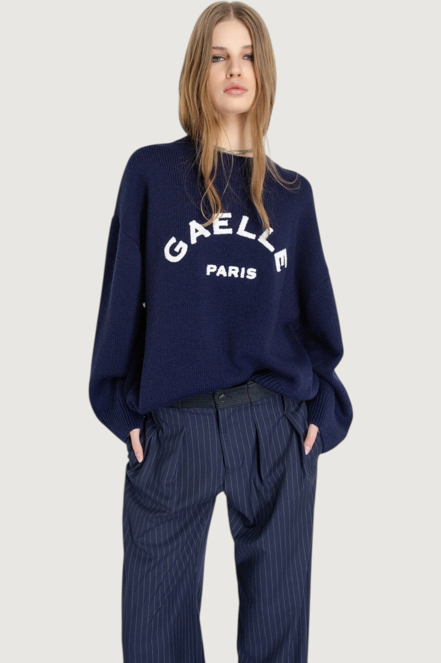 Pullover con logo ricamato